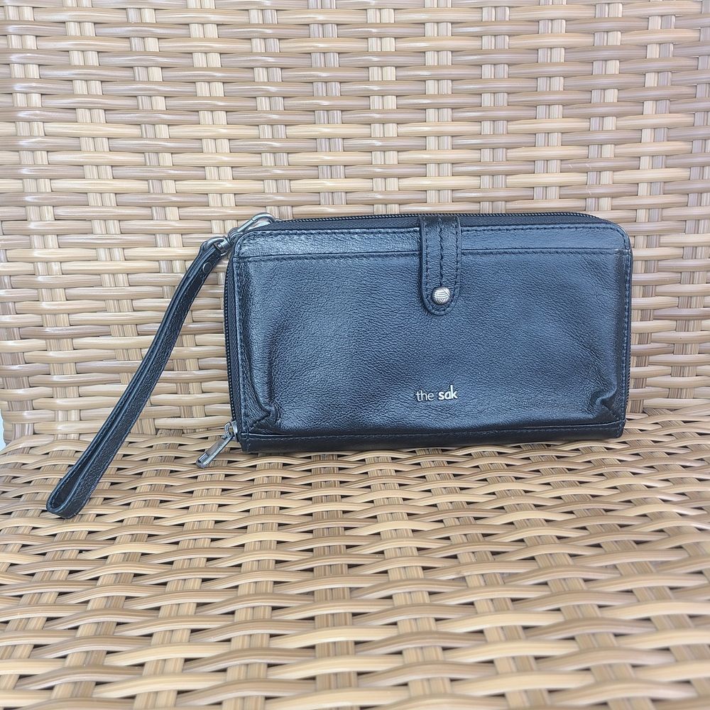 The Sak Black Leather Wristlet Wallet Phone Bag Case Clutch NWOT